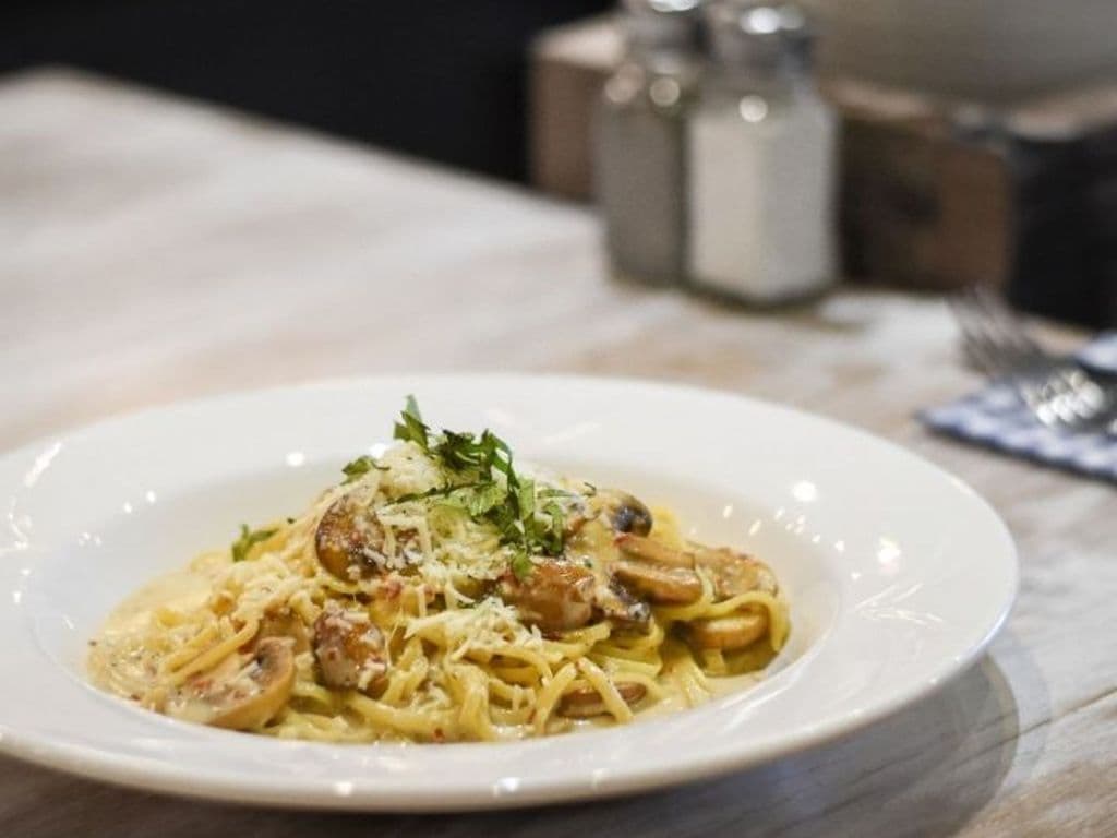 Table Carbonara