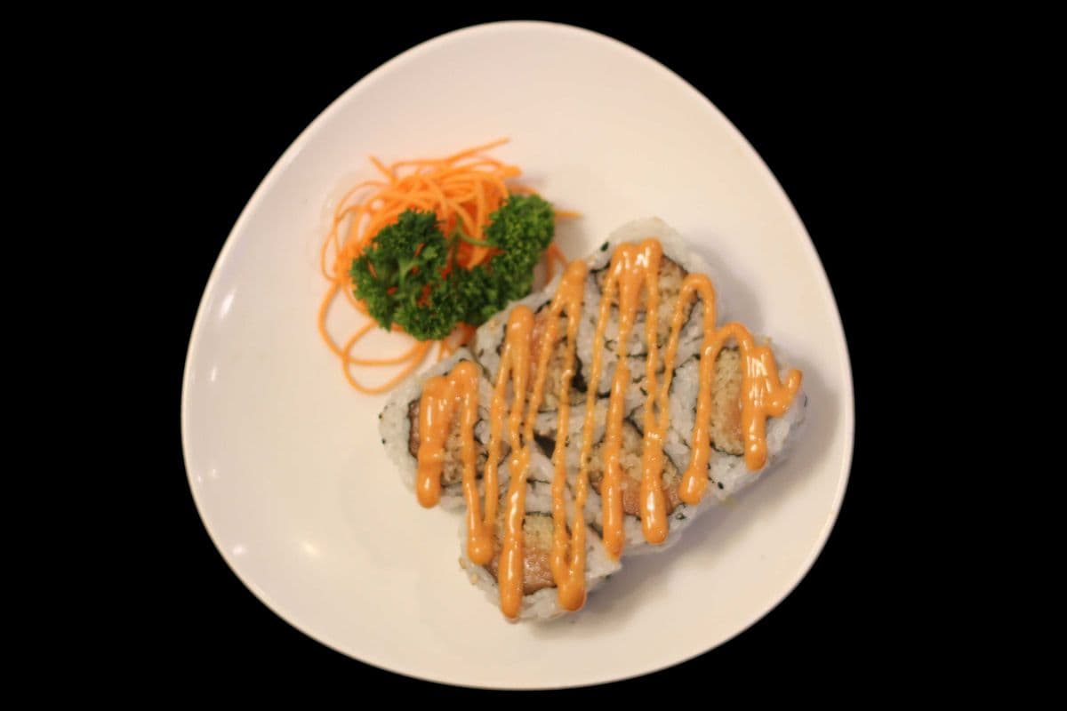 2. Spicy Salmon Roll (6 pcs)