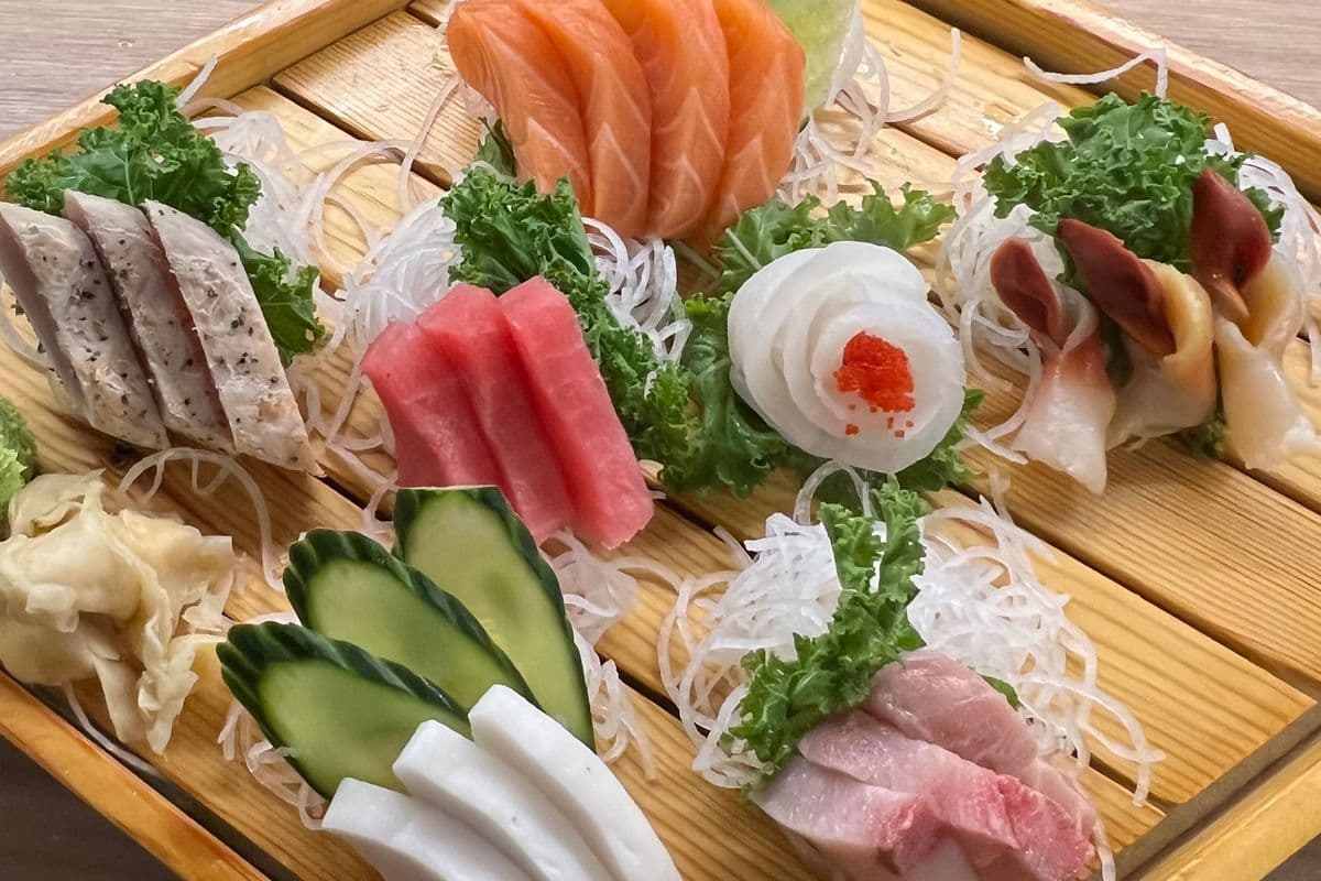63. Sashimi Combo (20pcs)