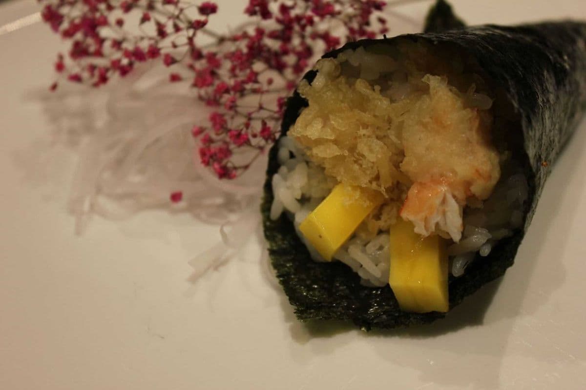 C14. Tempura Shrimp Mango Hand Roll (2 pcs)