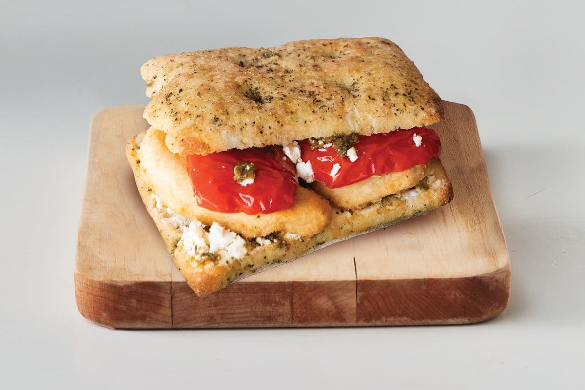 Trio sandwich pesto rouge et fromage de chèvre / Red Pesto Chicken & Goat Cheese Sandwich Trio