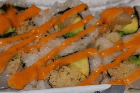 5. Spicy Scallop with Avocado Roll (6 pcs)