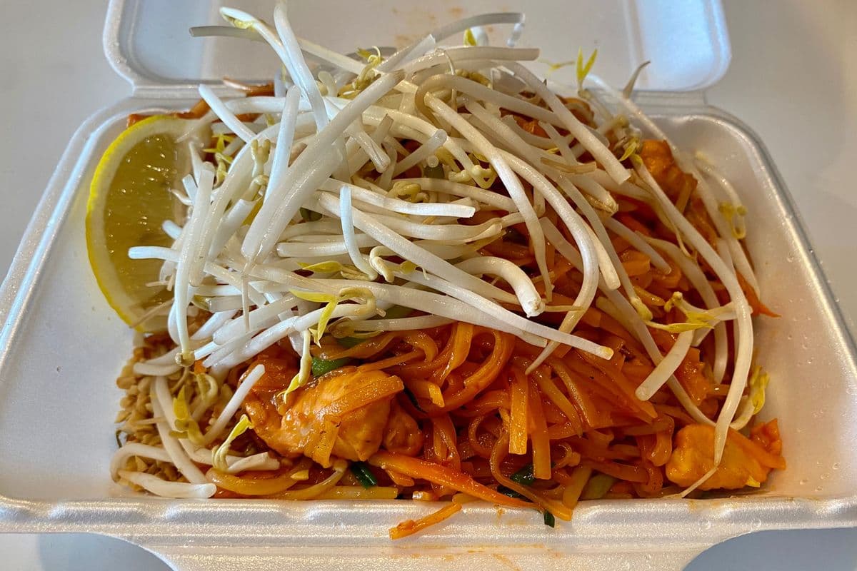 D10. Chicken Pad Thai with Peanuts