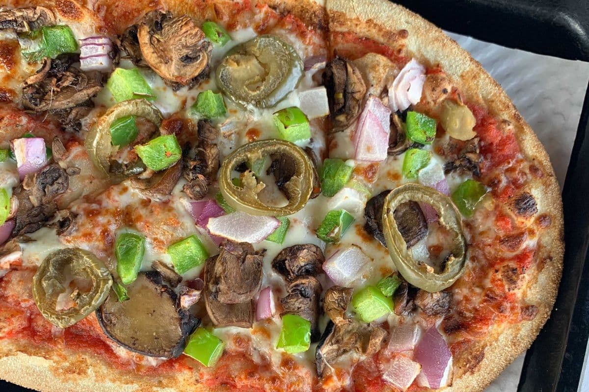 Loaded Veggie Pizza 🌶🍃
