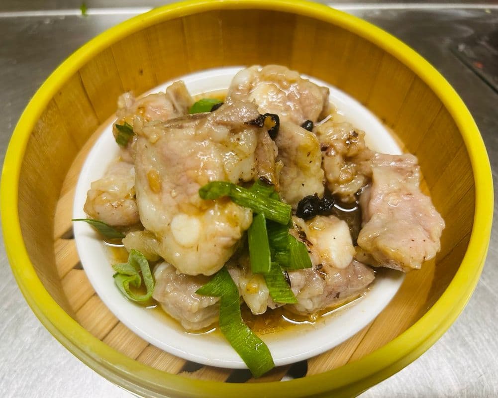 Pork ribs with black bean sauce（S） / Côté des porc a la sauce aux fève noir（P）