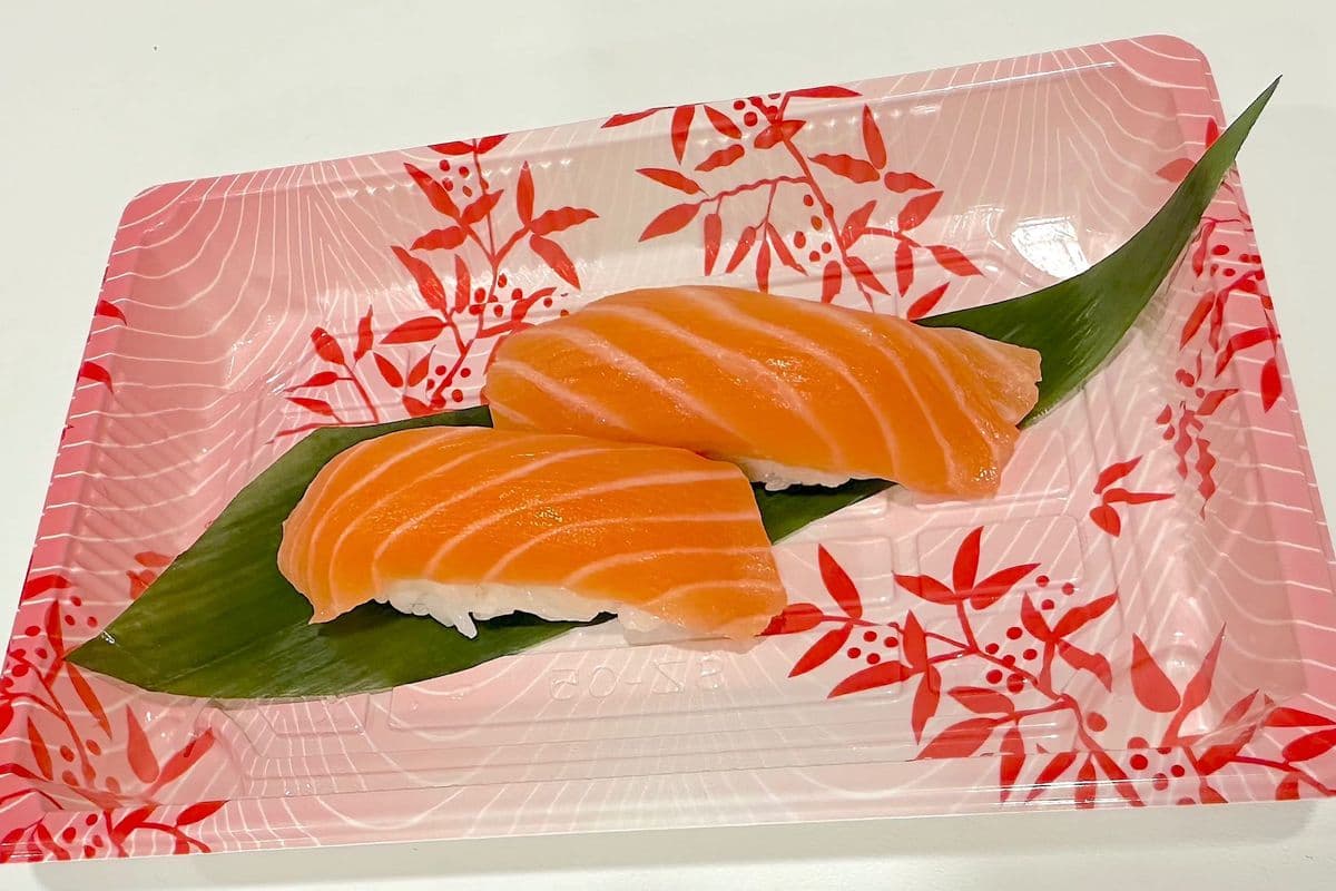 Atlantic Salmon Sushi (2 pcs)