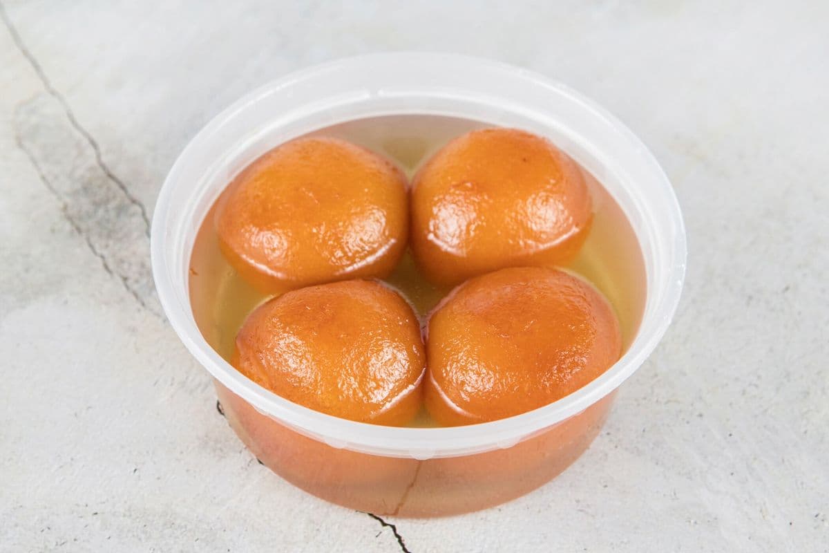 Gulab Jamun (4 pcs)