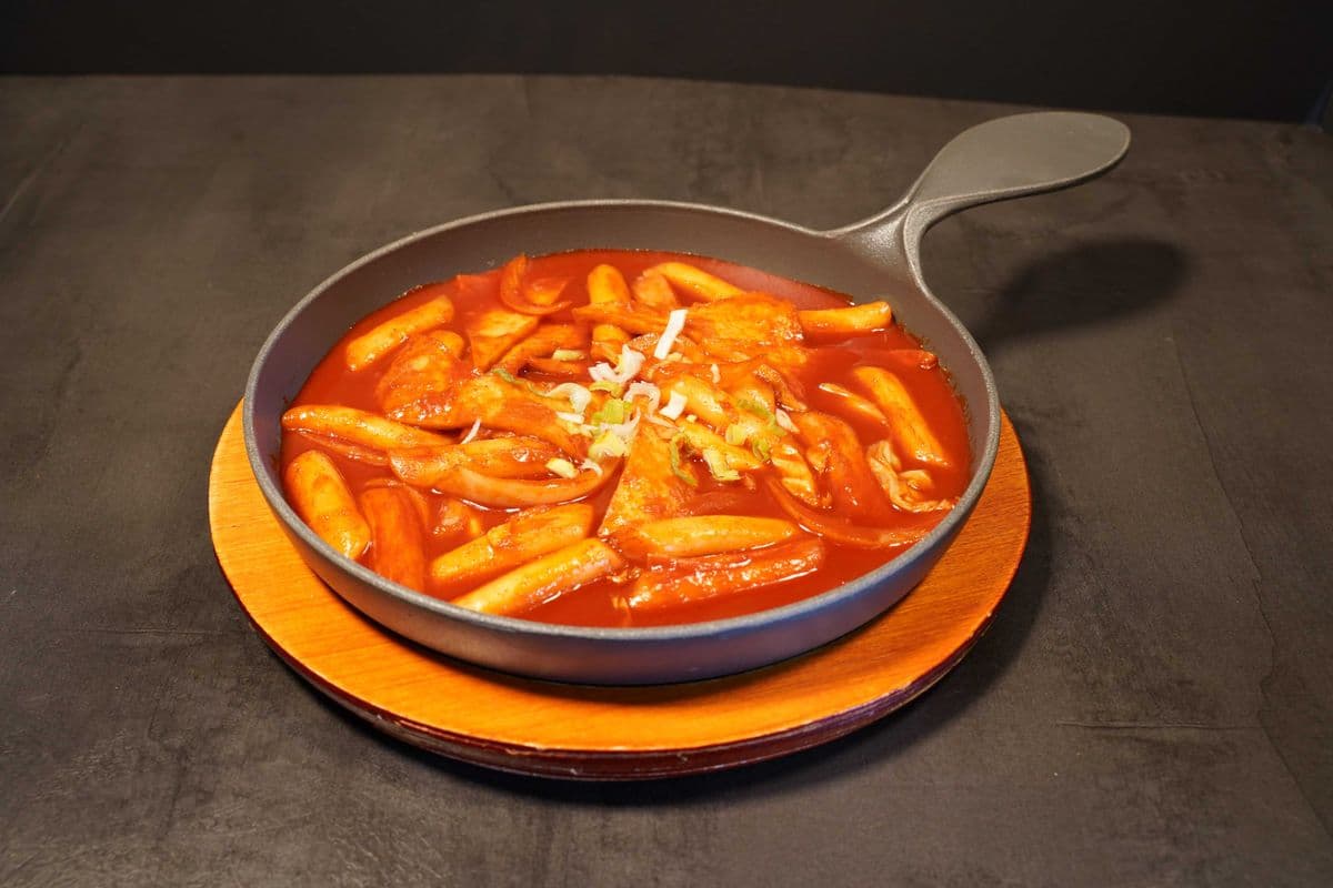 25. Spicy Rice Cake (Tteok Bok Ki)