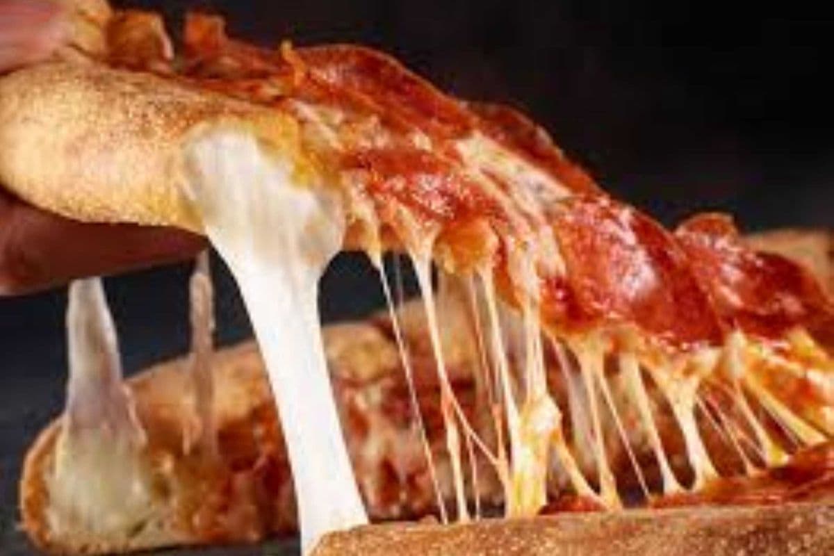 XL Cheese Crust Pizza Deal(3T/2-355ml/1 Dip)