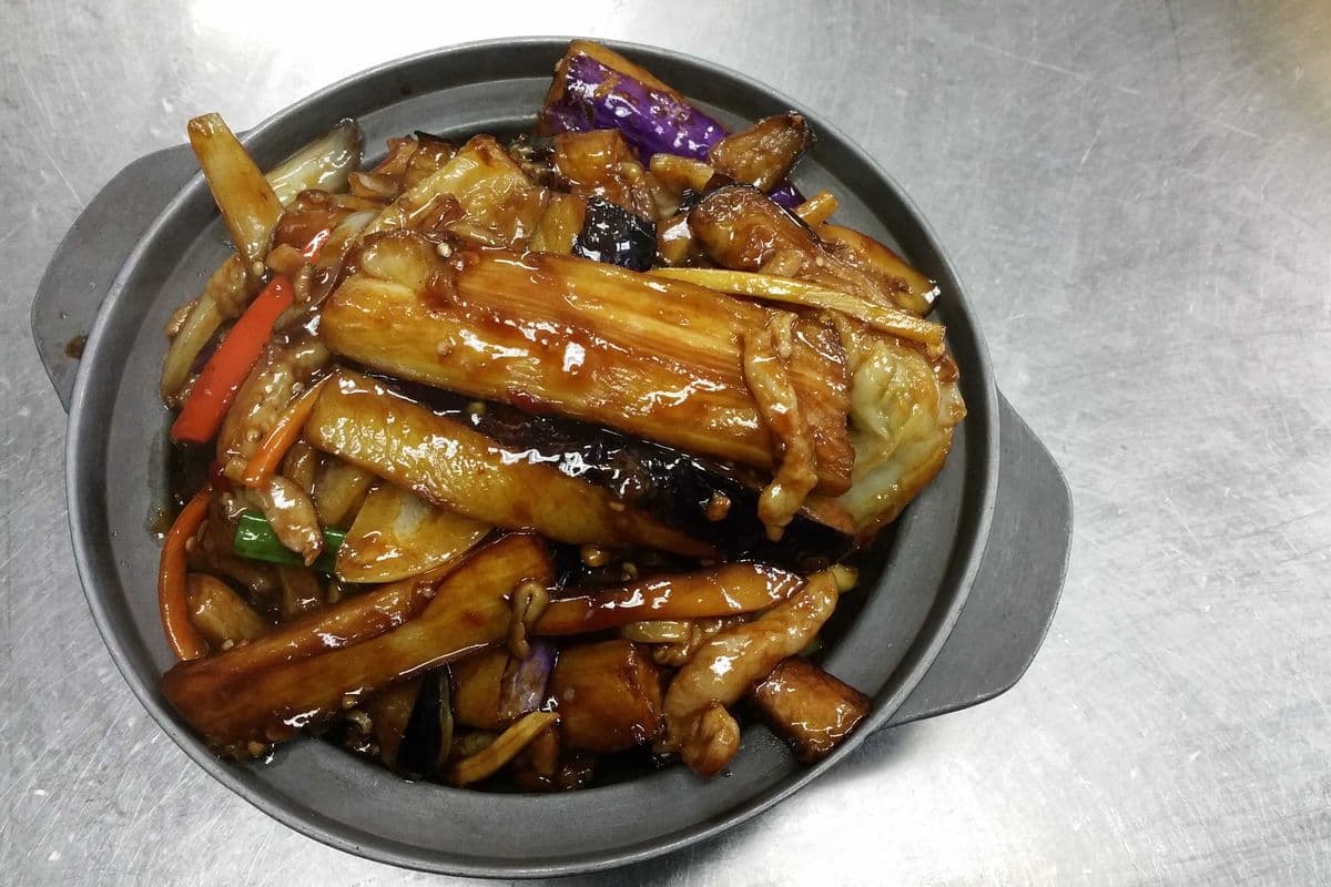 77. Eggplant with Spicy and Garlic Sauce 鱼香茄子煲