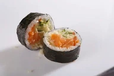 38. Futomaki au saumon épicé / Spicy Salmon Futomaki