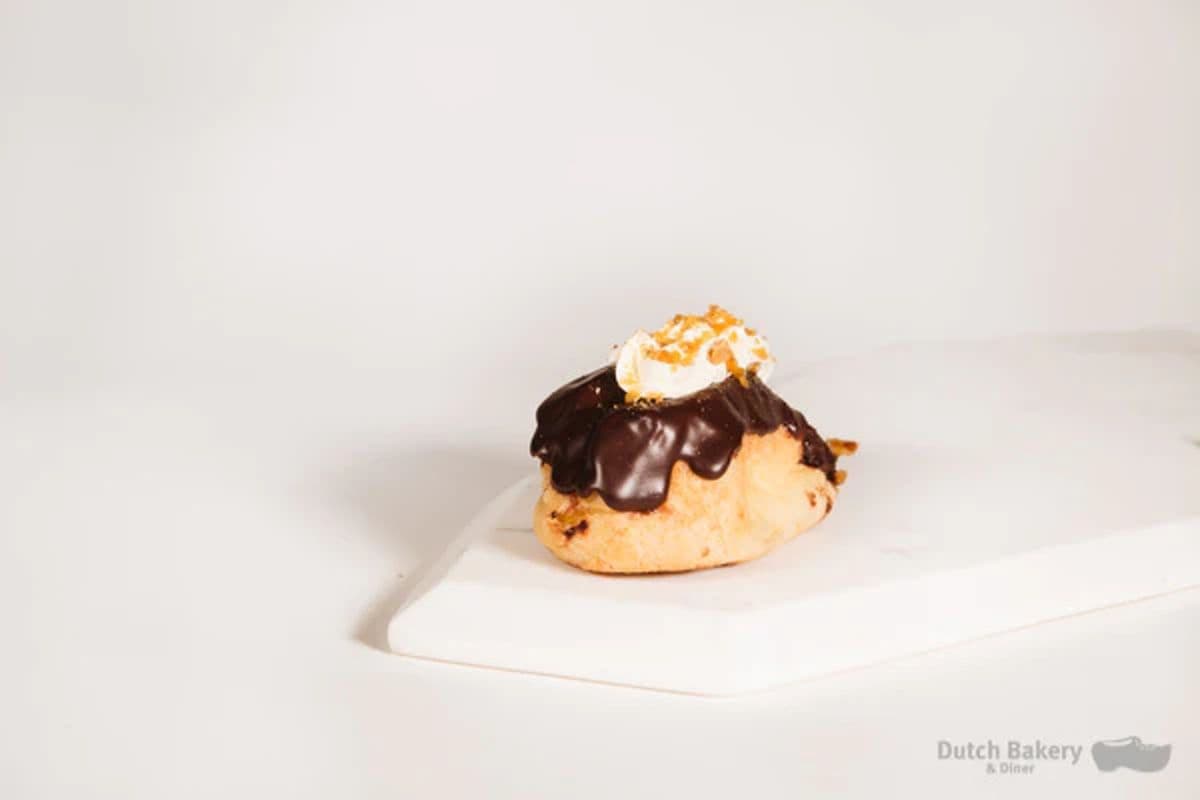 Chocolate Eclair