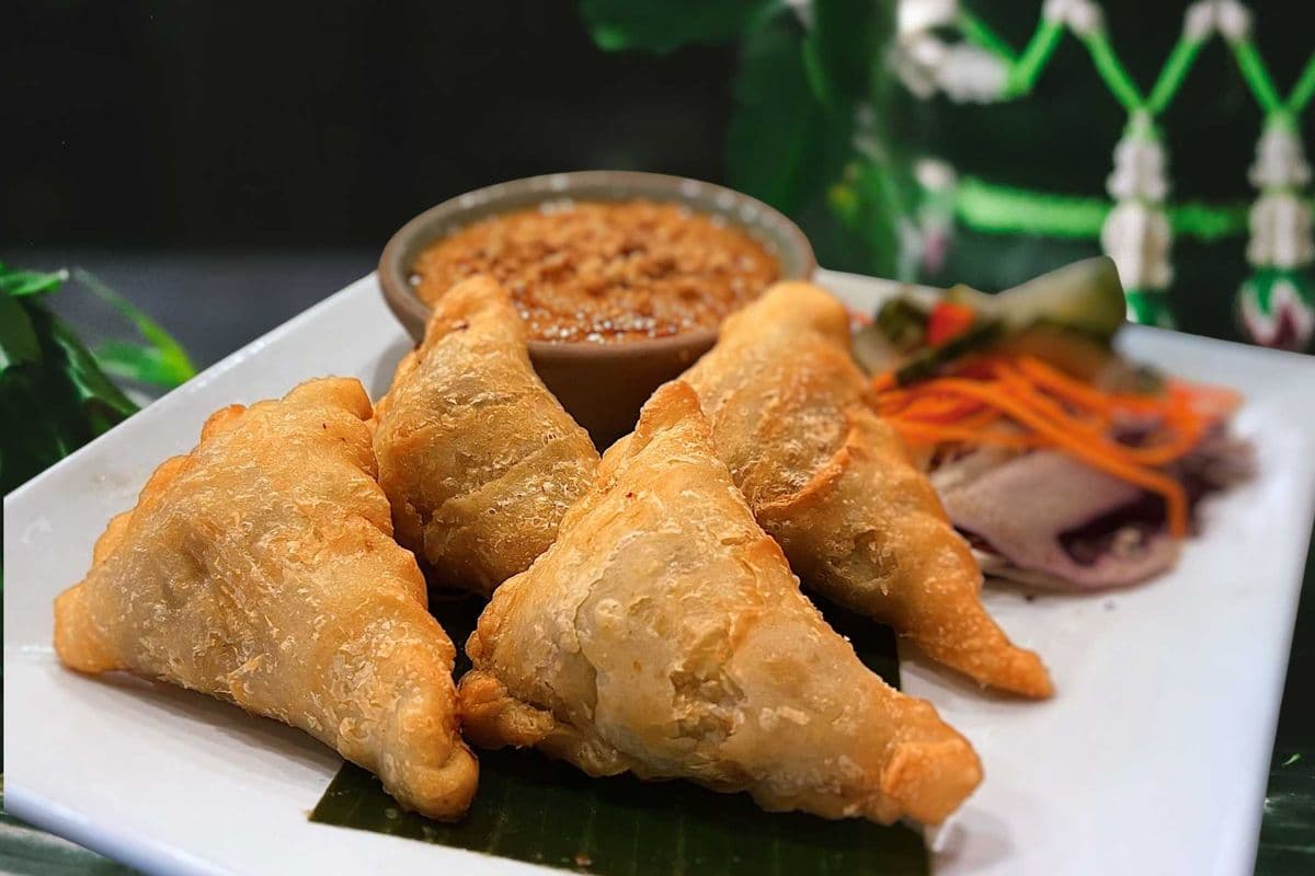 Masaman Curry Puffs (4 pcs)