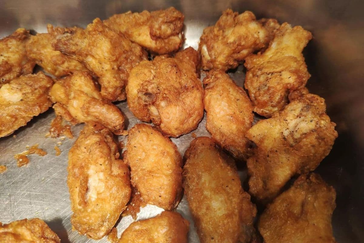 Deep-Fried Chicken Wings (4 pcs) 炸鸡翅
