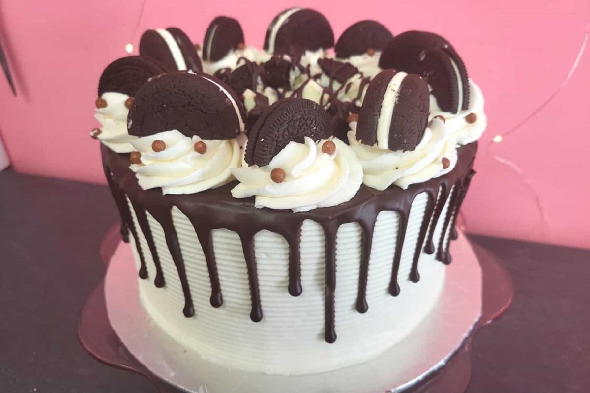 Cookies'n'Cream Cake (8 inch round)