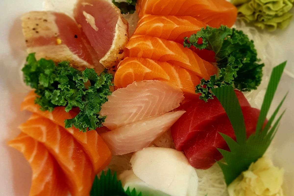 Deluxe Sashimi (15 pcs)
