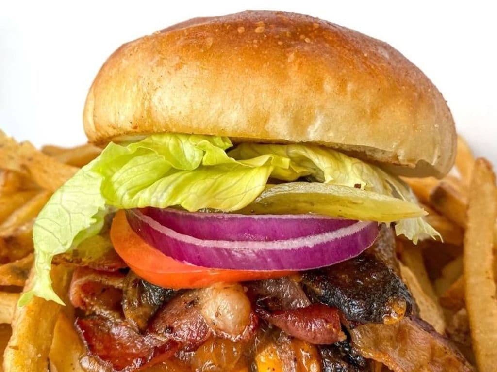 Banquet Burger Deluxe ( 9 OZ. )