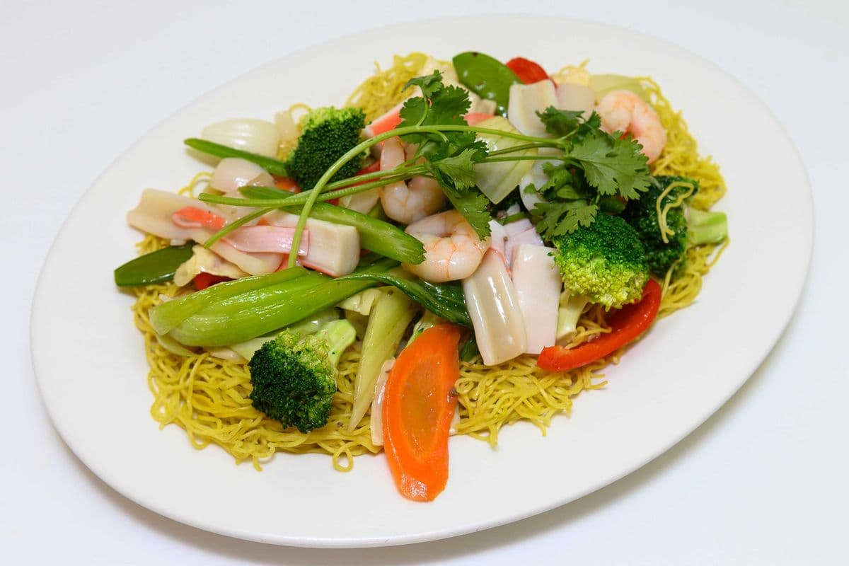 94. Stir-Fried Seafood and Vegetables on Steamed Egg Noodle