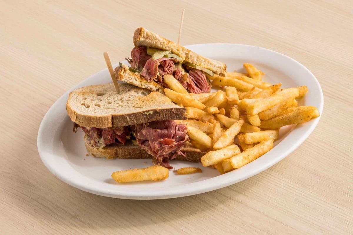 Montreal Smoked Meat Sandwich (6 oz)