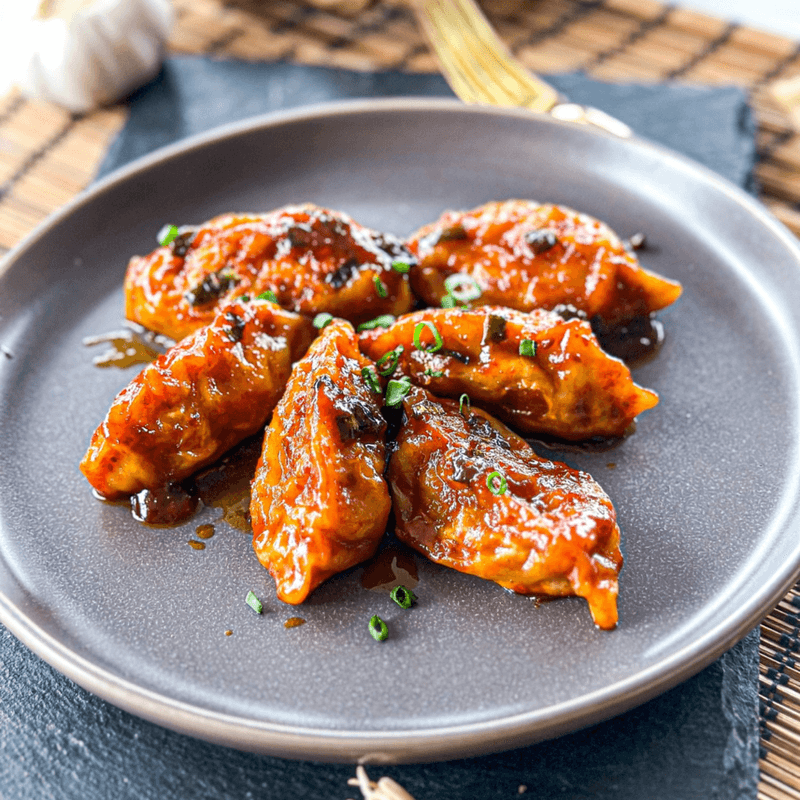 SCHEZWAN PAN FRIED VEGGIE MOMOS