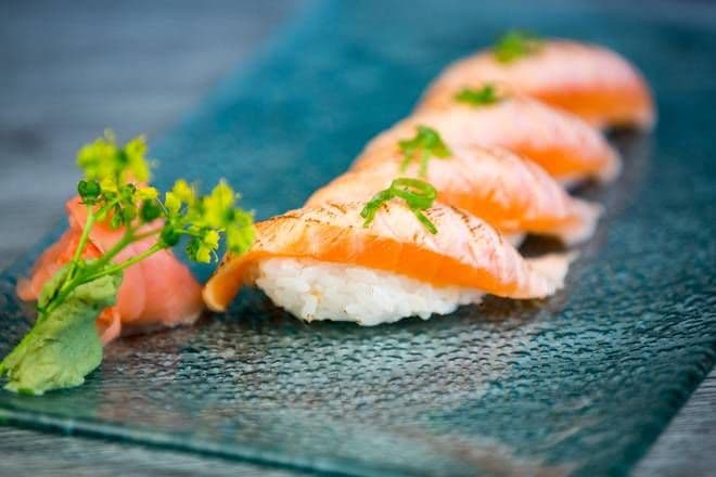 Aburi Torched Salmon Sushi (4)