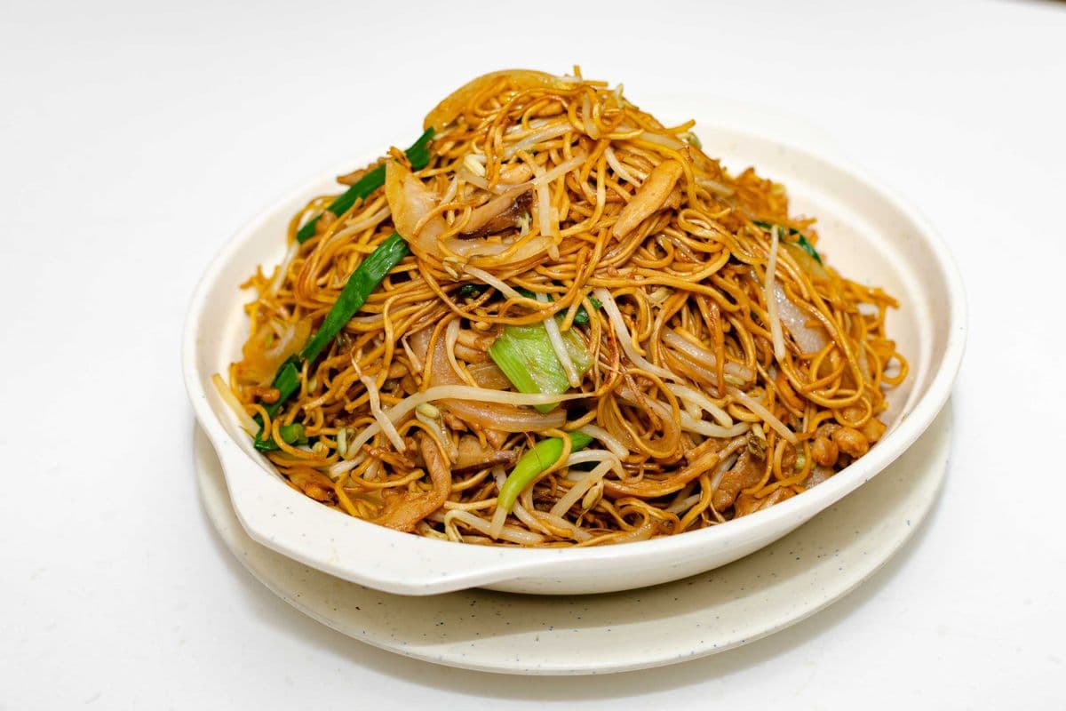 093A Stir-Fried Noodle with Chicken and Bean Sprouts 乾炒雞絲麵
