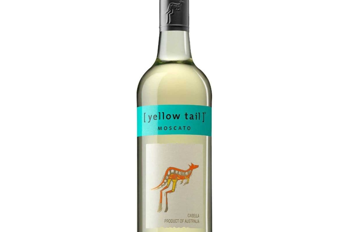 Yellow tail moscato (1 x 750ml )