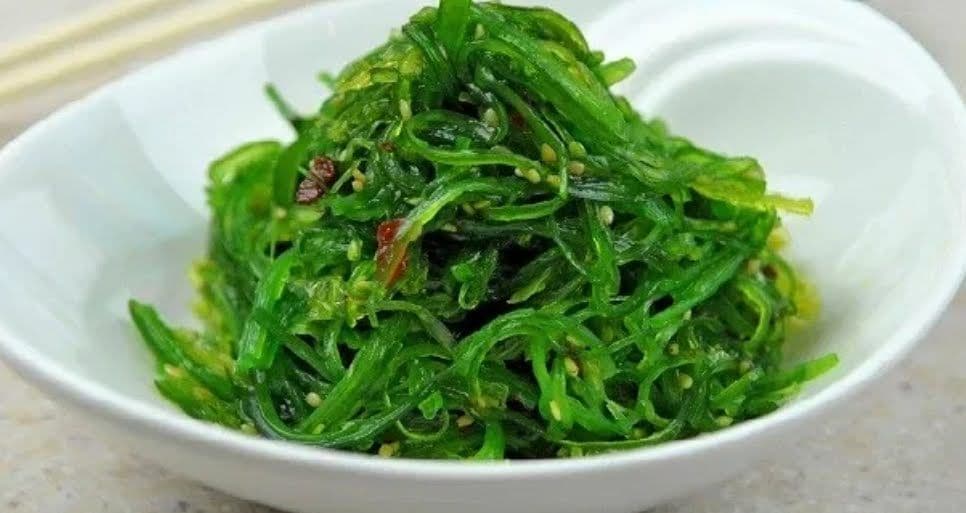 5. Wakame(Seaweed)Salad (120 Cal)