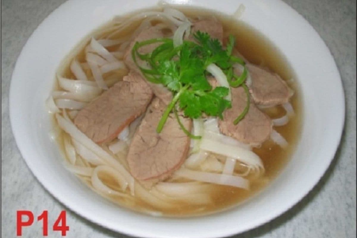 P14. Well-done beef rice noodle soup.