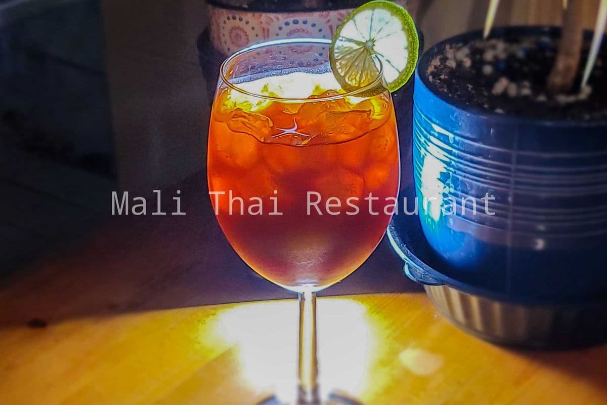 Cha Manao (Thai ice tea, with Limeade juice)