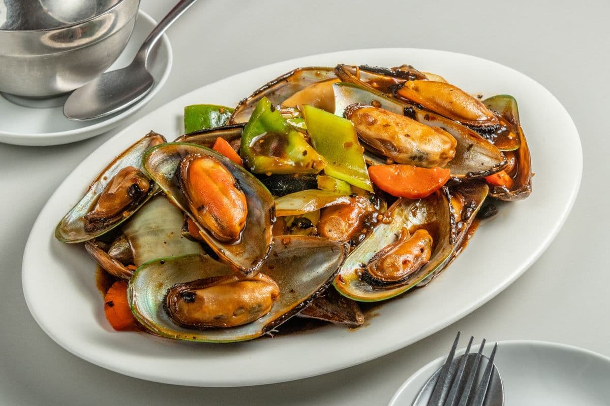 114. Mussels in Black Bean Sauce