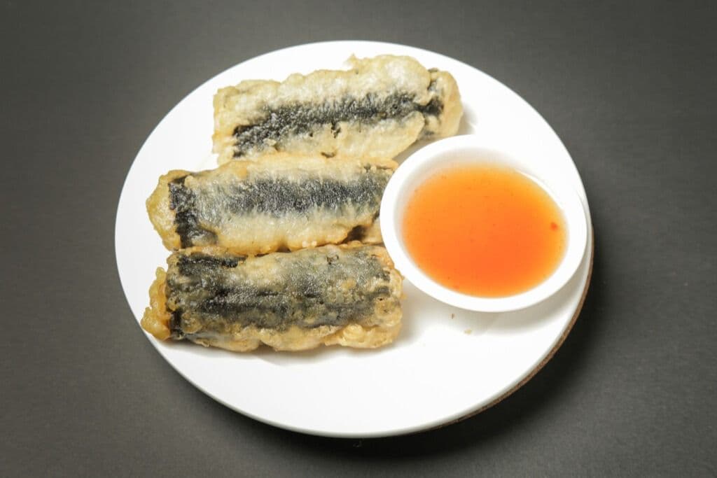 19. Rouleaux d'algues frites (3 mcx) / Deep-Fried Seaweed Rolls (3 pcs)