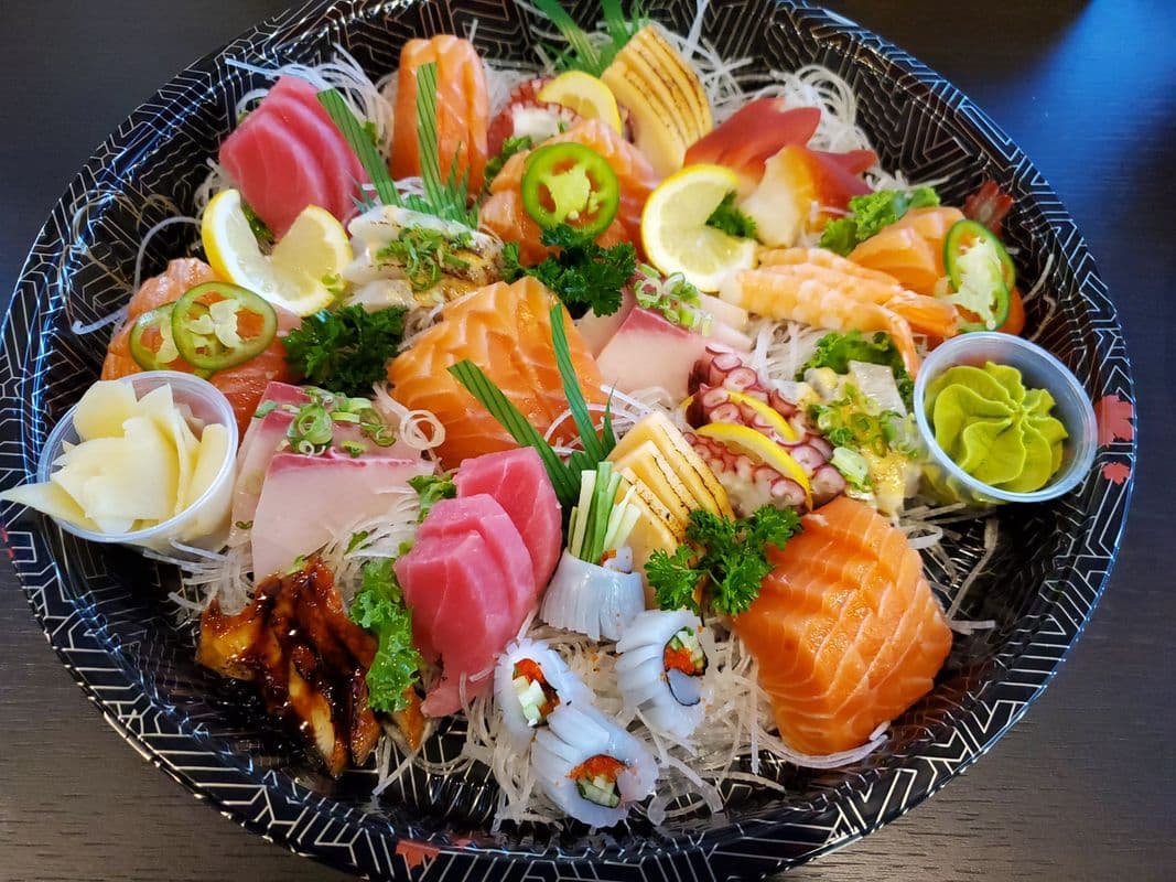 226. Large Sashimi Party Tray (65 pcs)