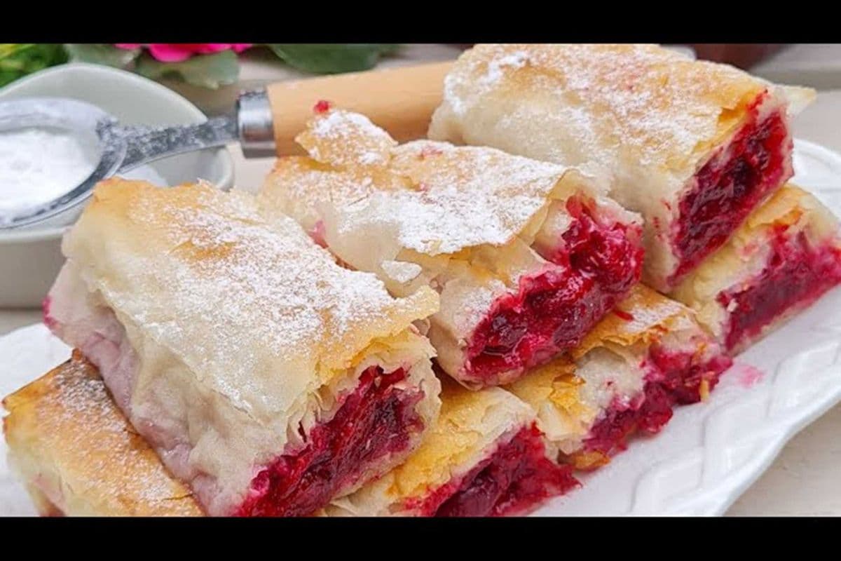 Cherry pie slice (330 Cal)
