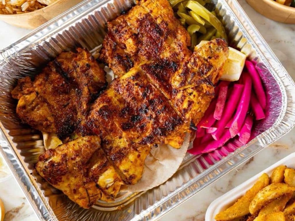 Poulet entier désossé grillé au charbon