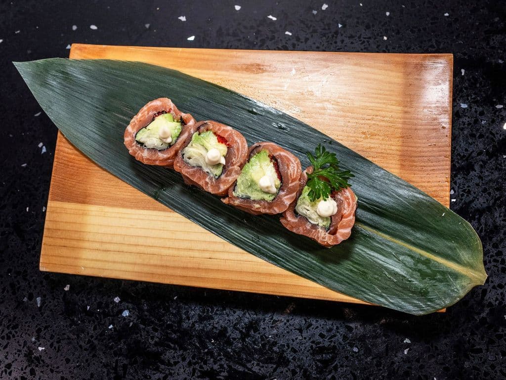 Deluxe Spicy Salmon (4pcs)