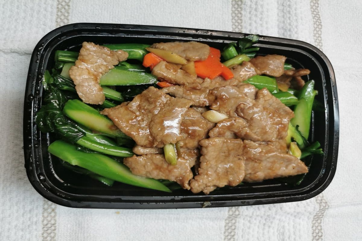 83. Beef with Kai Lan (Chinese Broccoli) 芥兰牛肉