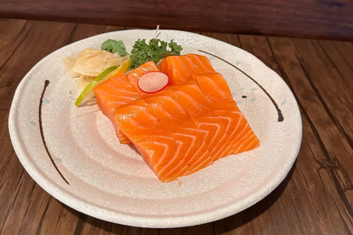 Salmon Sashimi (8 pcs)