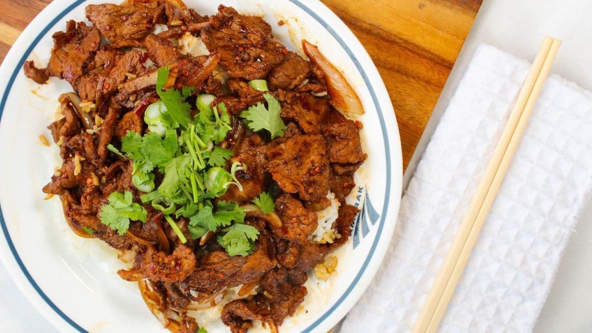 L16. Chilli Beef on Rice