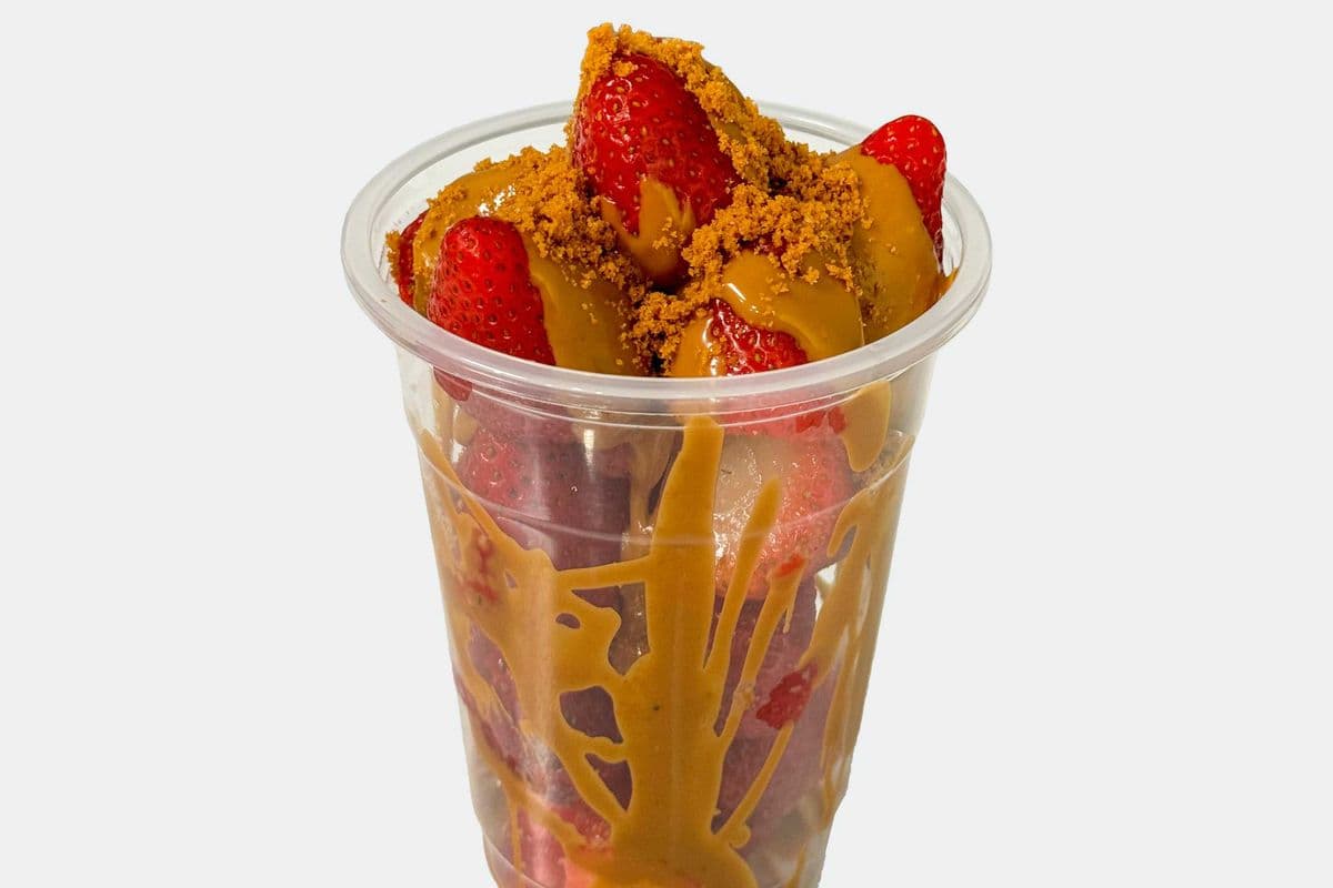 Strawberry Cup (Lotus) 16 Oz Cup