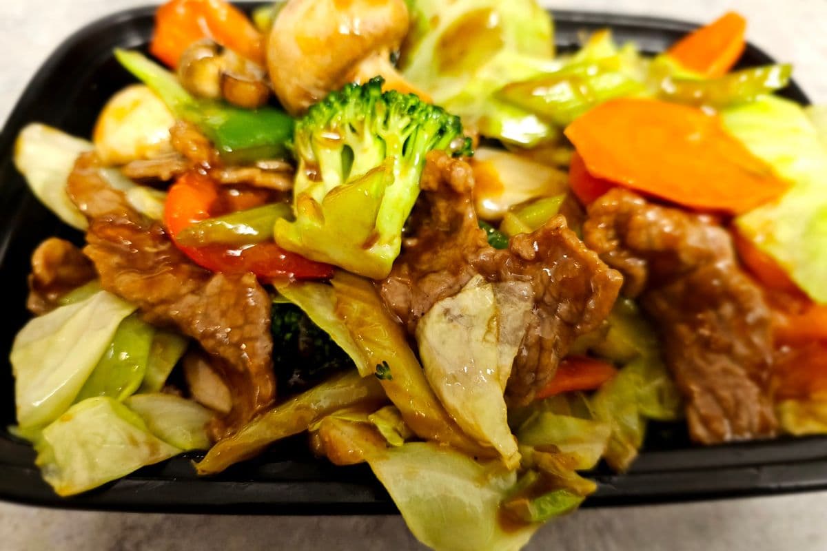I11. Assorted Vegetables with Chicken, Beef, or BBQ Pork