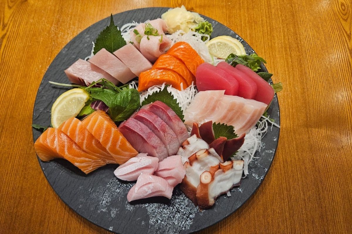 Deluxe Sashimi (20 pcs)