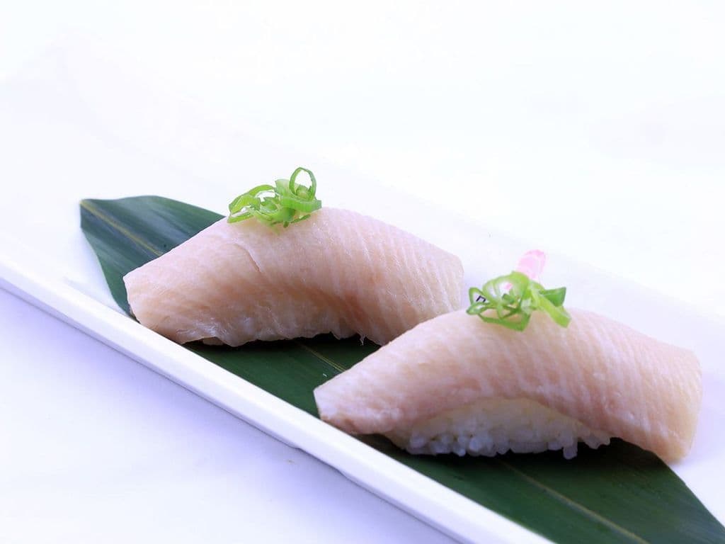 141.Hamachi Sushi(2pcs)