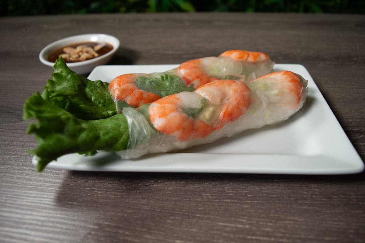 A2. Fresh Spring Roll with Cold Shrimp and Pork (2 rolls) (Goi Cuon)