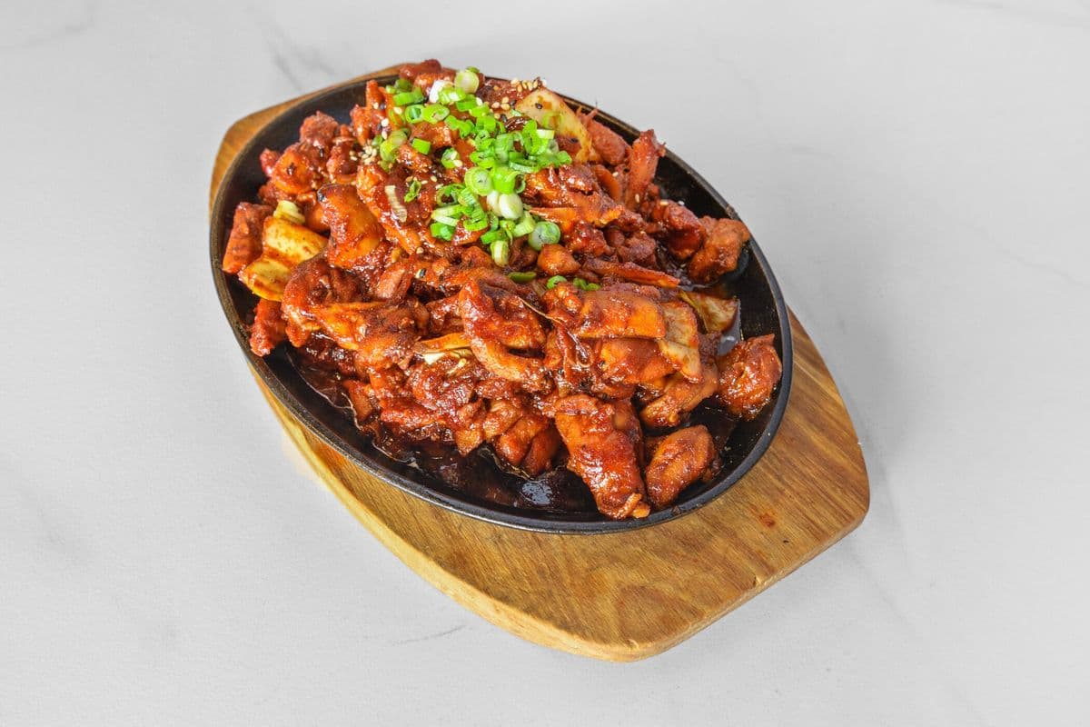 Poulet piquant et épicé BBQ Grille avec riz (220 g) / BBQ Grilled Hot Spicy Chicken with rice (220 g)