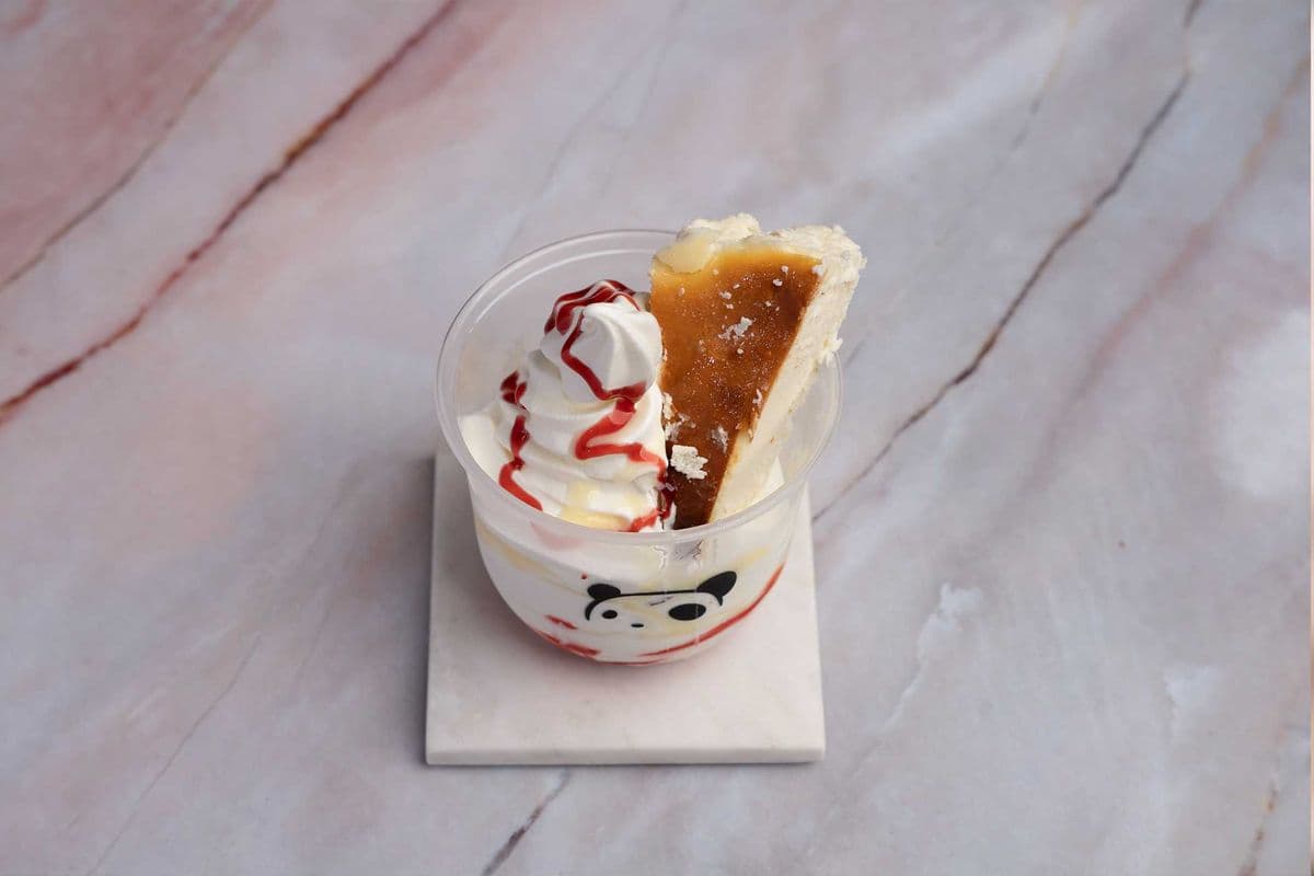 Raspberry Queen w Cheesecake Sundae