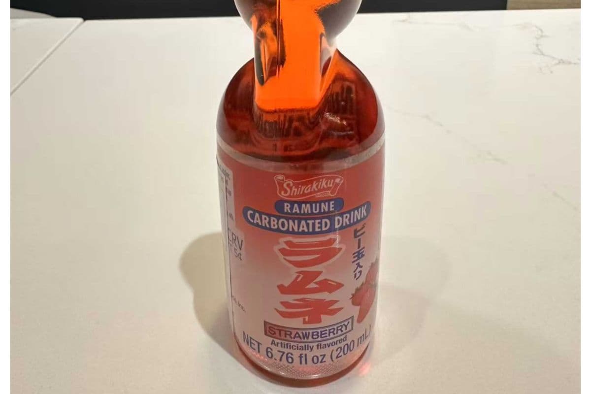 Ramune drink strawberry