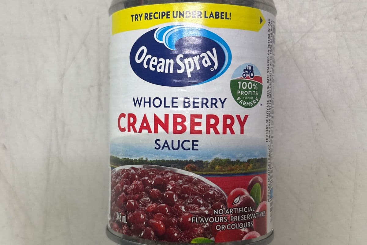 OCEAN SPRAY WHOLE BERRY CRANBERRY SAUCE (348 ml)