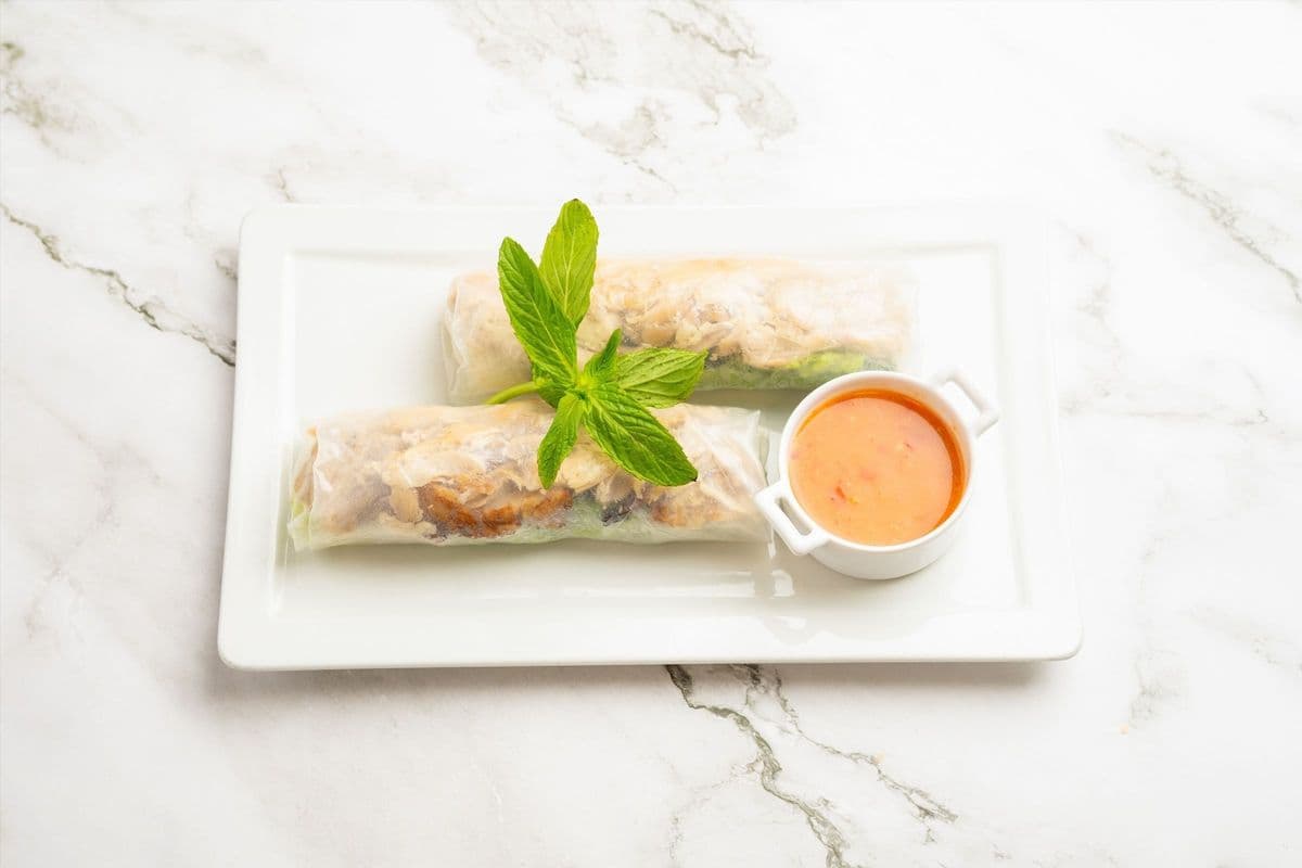 Lemongrass Chicken Rolls/Gỏi cuốn gà xã (2 Rolls per order)