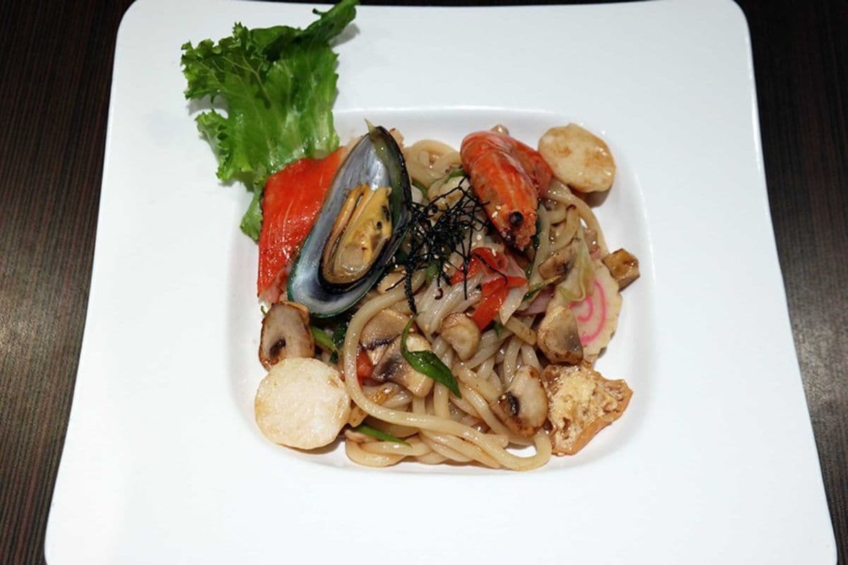 Seafood Yaki Udon
